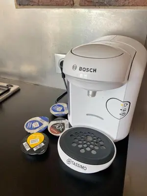 a coffee maker sitting on top of a counter at Maison dans quartier calme in LʼIsle-sur-la-Sorgue