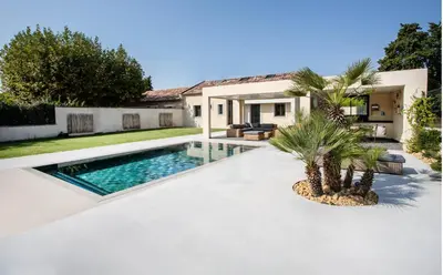 a swimming pool in the backyard of a house at VILLA PALMA & SPA in LʼIsle-sur-la-Sorgue