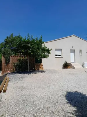 a white house with a tree in front of it at Villa au pied du Ventoux in Mormoiron