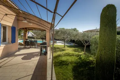 a view of the backyard from the patio of a house at La Rose Des Vents in Modène