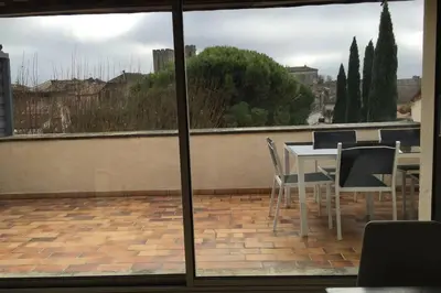 a view of a patio with a table and chairs at Duplex lumineux sur gde TERRASSE, BALNEO double, parking privé, CLIM, local vélos in Entraigues-sur-la-Sorgue