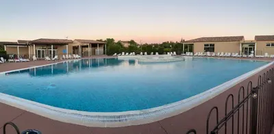 a small pool of water in a circle on a patio at Résidence Les Demeures du Ventoux in Aubignan