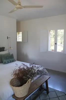 a room with a table with a plant on it at Maison Les Chênes in Eygalières