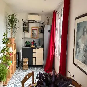 a living room with a table and a couch at À l'ombre du mûrier in Blauvac