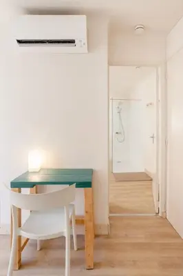 a room with a table and a chair and a shower at La maison de Gaston au cœur du Luberon in Villars