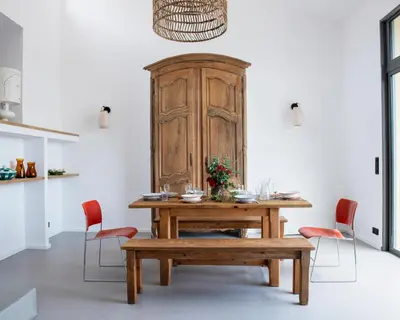 a dining room with a wooden table and chairs at l'Atelier des Milles Roches in Gordes