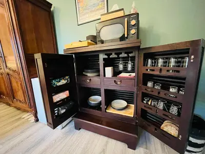 a wooden cabinet with a tv on top of it at La Maison du Chemin des Prairies in Morières-lès-Avignon