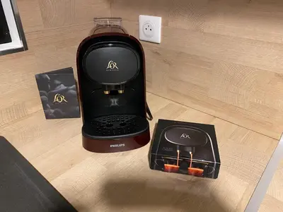 a black blender sitting on a table next to a box at Appartement T2 Cosy sur Aix in Aix-en-Provence