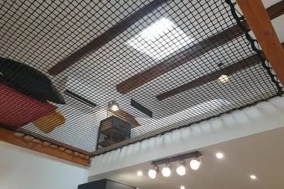 a ceiling with a wire fence in a room at OPEN SKY Industry Hyper Centre Fontaine Moussue in Salon-de-Provence