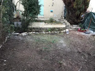 a garden with a bunch of plants and flowers at Numéro 190 rue des moulins Nid douillet au cœur de la haute Provence vachéres in Reillanne
