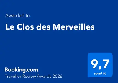 a blue sign with the words le does dies merivils at Le Clos des Merveilles in Rognes