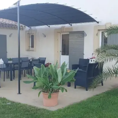 Villa à charleval en campagne avec piscine 14 couchages