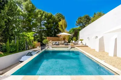 a swimming pool in the backyard of a house at La Chambre Cézanne in Aix-en-Provence