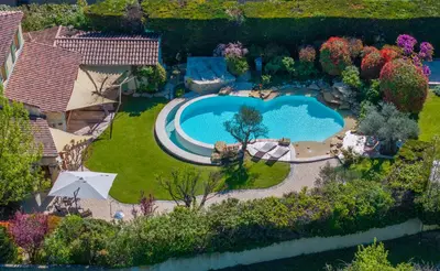 an overhead view of a backyard with a swimming pool at Maison de Charme au Pays de Cézanne in Aix-en-Provence