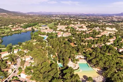 an aerial view of a resort with a lake at Les Maisons de Pont Royal en Provence - maeva Home - Maison climatisée 3 pièces 6 personnes - Sélection MAE-6972 in Mallemort