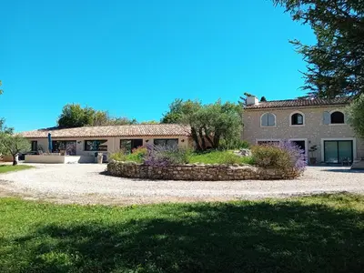 a house with a garden in front of it at Le Mas Paolo in Le Thor