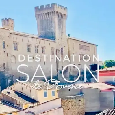 a view of a building with the words destination salento at La Suite TAMAN au centre de Salon in Salon-de-Provence