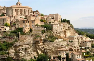 a village on the side of a mountain at Le Clos des Rosiers in Gordes