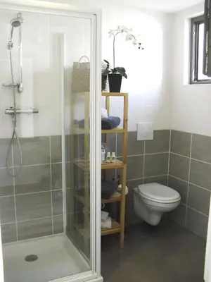 a bathroom with a shower and a toilet at Studio à Deux Pas d'Aix in Aix-en-Provence
