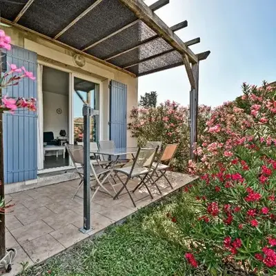 LE PETIT BONHEUR - PLACE PARKING PRIVEE - CLiM - TERRASSE - PISCINE PARTAGEE - PROCHE PARC SPIROU