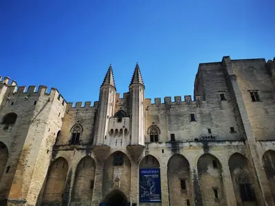 a large castle building with a blue sky in the background at Appartement Indépendant dans le Résid hôtel idéal pour les vacances - séminaires - déplacements pro 