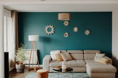 a living room with a couch and a blue wall at Superbe appartement rénové - Salon de Provence in Salon-de-Provence