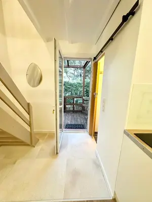 an open hallway with a door leading to a patio at Maisonnette avec terrasse privée au calme absolu - proche LOURMARIN in Cadenet