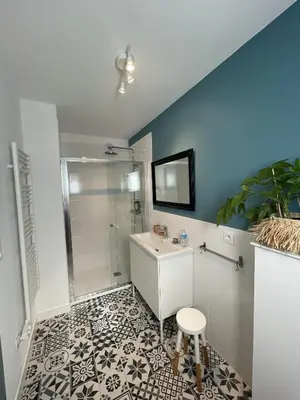 a living room with a couch and a table at Maison Le Clos Du Moulin 1 - climatisée, jardin & parking - 3 chambres doubles - 10 min Avignon in Entraigues-sur-la-Sorgue