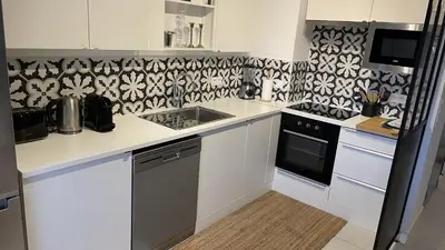 a bathroom with a sink and a shower and a stool at Maison Le Clos Du Moulin 1 - climatisée, jardin & parking - 3 chambres doubles - 10 min Avignon in Entraigues-sur-la-Sorgue