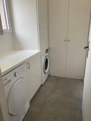 a white laundry room with a washer and dryer at Gite Couleur Terre à 10MN de Gordes in Croagnes