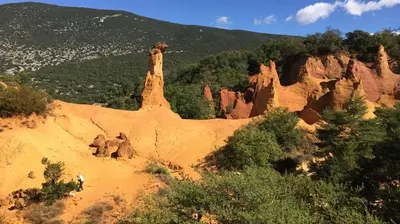 a view of a canyon with red rock formations at Gite avec piscine 