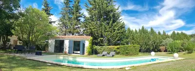 a house with a swimming pool in a yard at Les cabanons de l'Oliveraie in Pernes-les-Fontaines