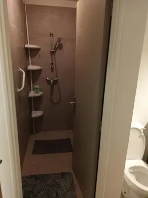 a bathroom with a shower and a toilet at Chambre raisin 2p, pour 2 nuits max, a 6km du festival de piano de la roque d'anthéron à 100m de la piscine in Rognes