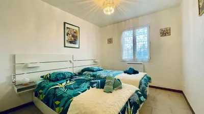 a bedroom with two beds in a room at Rendez-vous avec les cigales - gîte 6 personnes 100m2 - piscine privée - Climatisation in Cheval-Blanc