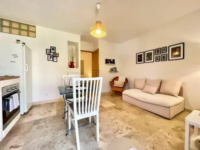 a living room with a couch and a table at Lou Maestoso - Cosy, Campagne, CLIM, 2 personnes in Lançon-Provence