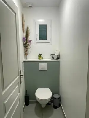 a small bathroom with a toilet and a window at Les Hauts d'Eyragues gite Rêverie Meublé classé 4 étoiles in Eyragues