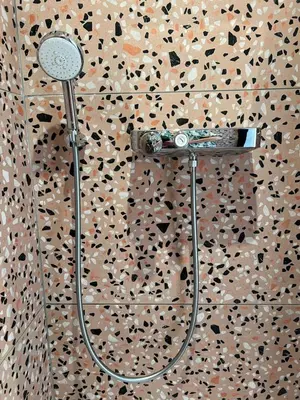 a shower in a bathroom with a spotted wall at Paisible gîte moderne avec vue sur le Luberon in La Motte-dʼAigues