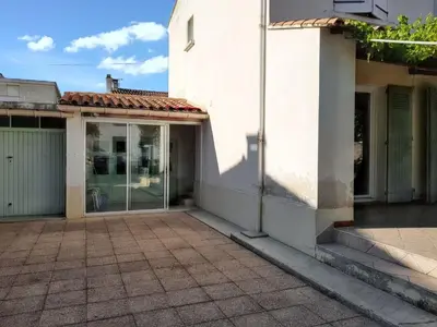 an open door of a white house with a patio at Maison charmante à Monteux avec jardin et équipements complets in Monteux