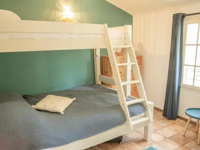a bunk bed with a ladder in a room at Villa Cantirane in Saint-Pierre-de-Vassols