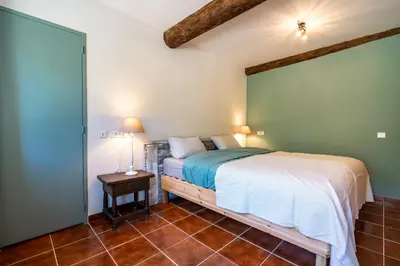 a bedroom with a bed in a room at Domaine Mas Côté Cour in Maubec