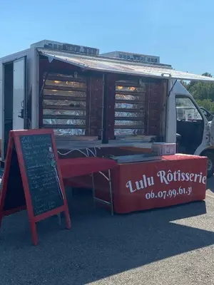 a food truck with a sign in front of it at Maison de vacances au calme 4 personnes residence avec piscine in Aubignan