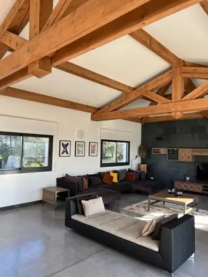 a living room with a couch and a table at Villa Design in Bédoin