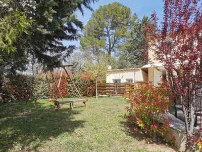 a park with a swing in a yard at Studio indépendant à 2 minutes du golf du Luberon in Pierrevert