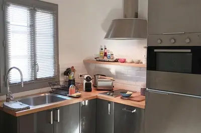 a kitchen with a sink and a counter top at Vue imprenable sur la Sorgue in LʼIsle-sur-la-Sorgue
