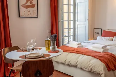 a room with a bed and a table with a table at Superbe appartement rénové et cosy à 10mn de Saint-Rémy de Provence in Noves