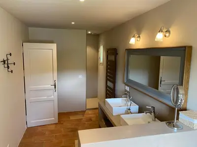 a bathroom with two sinks and a large mirror at Chante Coucou in Saint-Saturnin-les-Apt