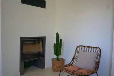 a chair in a room with a cactus and a television at Magnifique Villa avec Piscine en Provence in Verquières