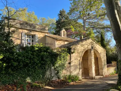 an old stone house with a gate and a fence at Ermitage Notre Dame de Vacquieres in Noves