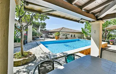 an image of a swimming pool in a house at 2 Bedroom Amazing Home In Châteaurenard in Châteaurenard