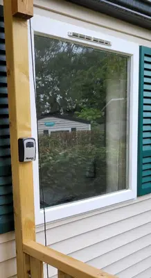 a window on the side of a house at Chez Coralie in La Roque-dʼAnthéron